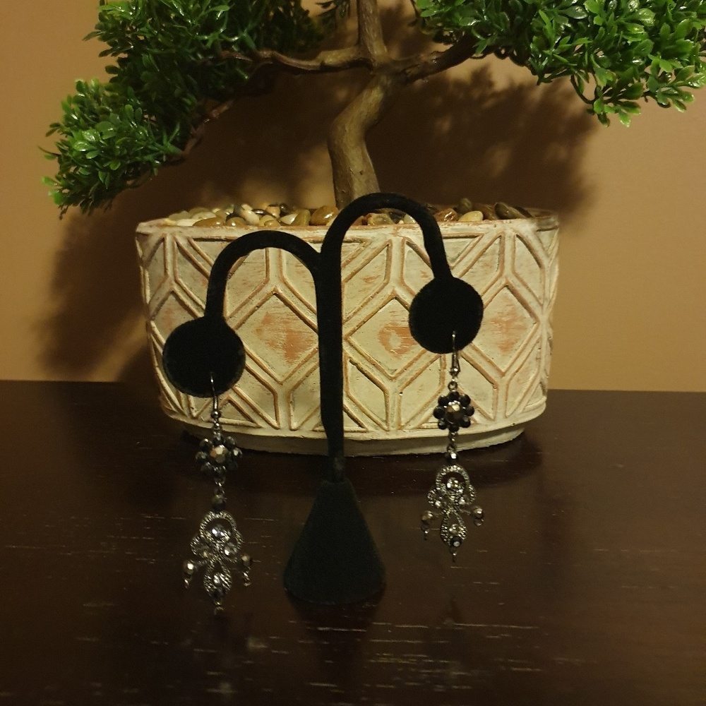 NWOT Black Dangle Earrings w/Sparkle